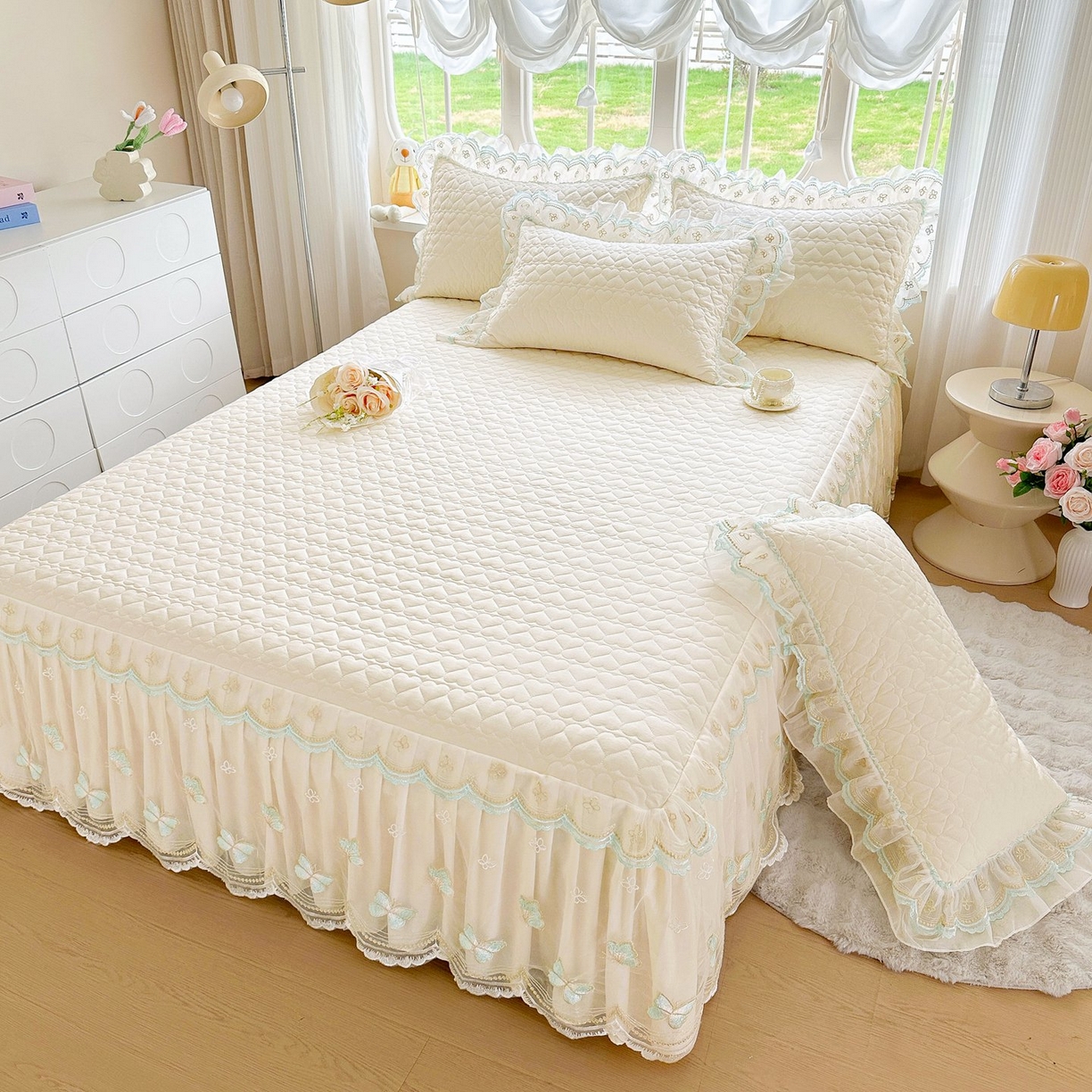 91家纺网 家纺一手货源 找家纺 罗艺轩 2025新款全棉纯棉斜纹工艺床裙四件套 蓝蝴蝶-白色