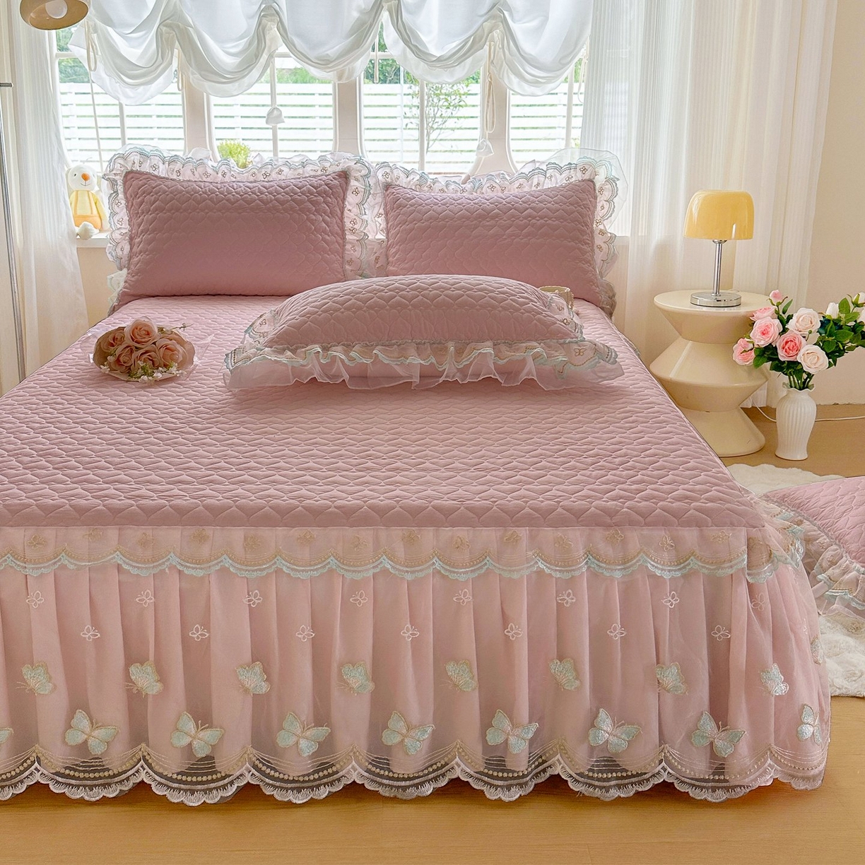 91家纺网 家纺一手货源 找家纺 罗艺轩 2025新款全棉纯棉斜纹工艺床裙四件套 蓝蝴蝶-豆沙