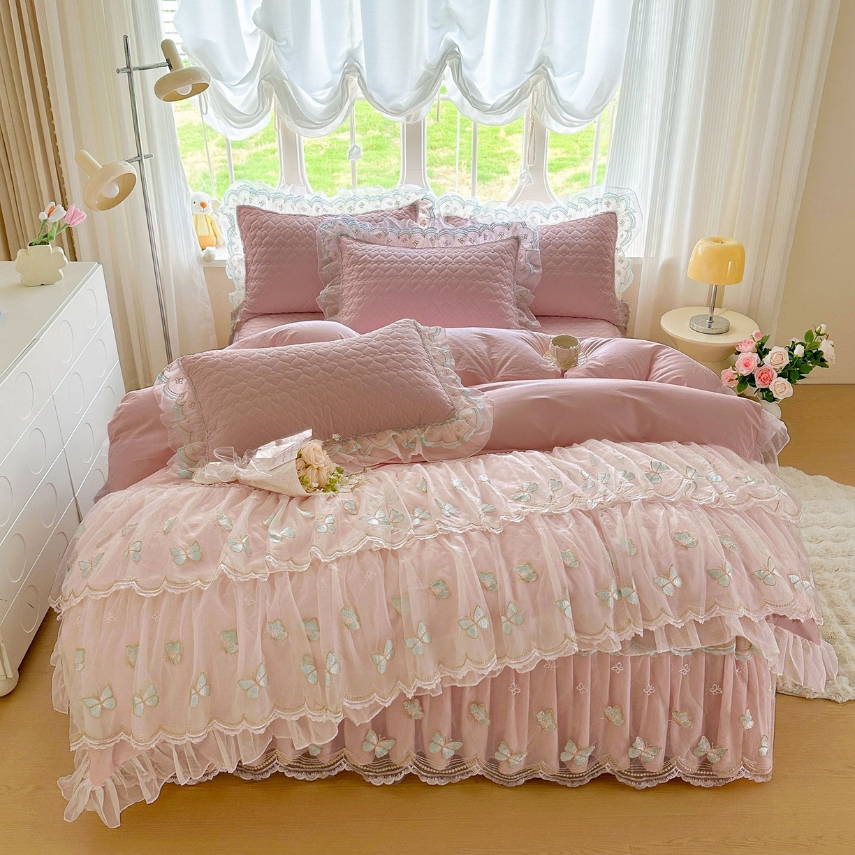 91家纺网 家纺一手货源 找家纺 罗艺轩 2025新款全棉纯棉斜纹工艺床裙四件套 蓝蝴蝶-豆沙