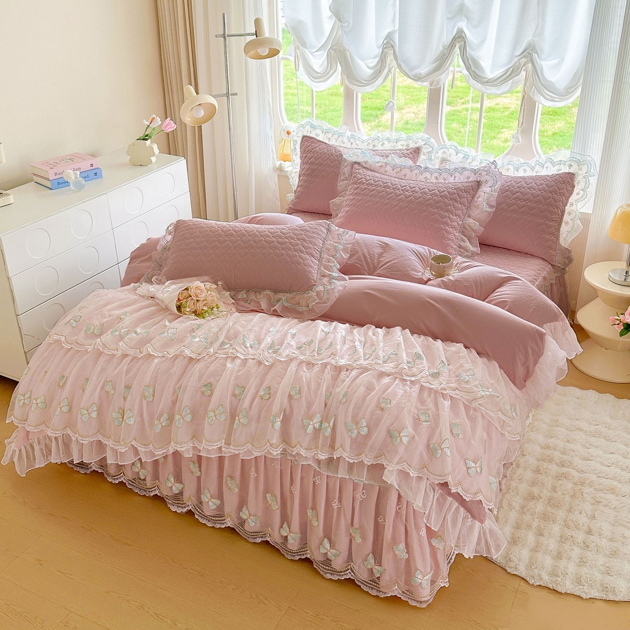 91家纺网 家纺一手货源 找家纺 罗艺轩 2025新款全棉纯棉斜纹工艺床裙四件套 蓝蝴蝶-豆沙