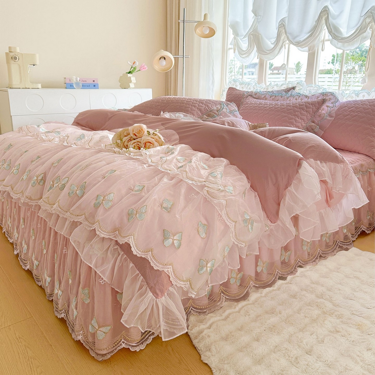 91家纺网 家纺一手货源 找家纺 罗艺轩 2025新款全棉纯棉斜纹工艺床裙四件套 蓝蝴蝶-豆沙