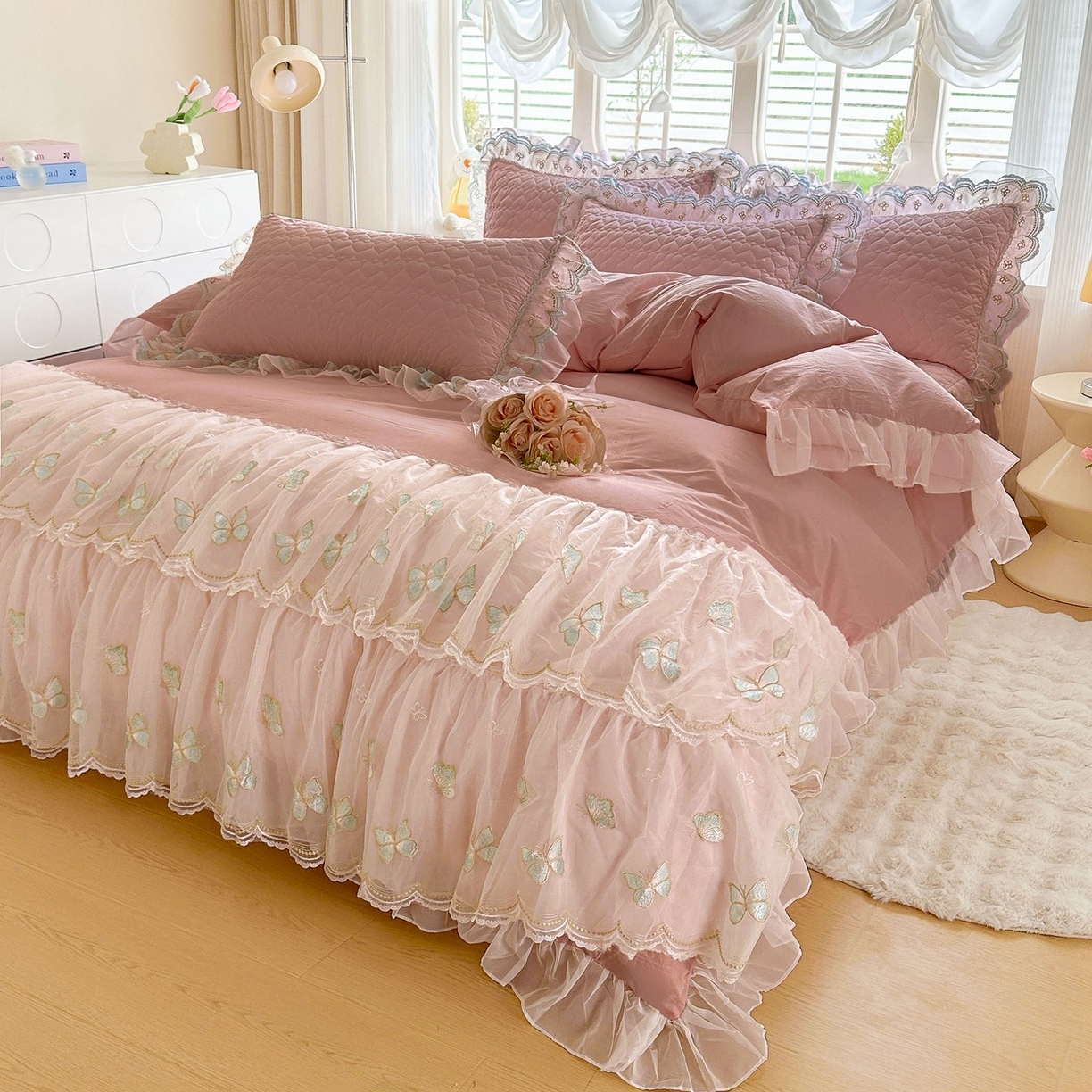 91家纺网 家纺一手货源 找家纺 罗艺轩 2025新款全棉纯棉斜纹工艺床裙四件套 蓝蝴蝶-豆沙