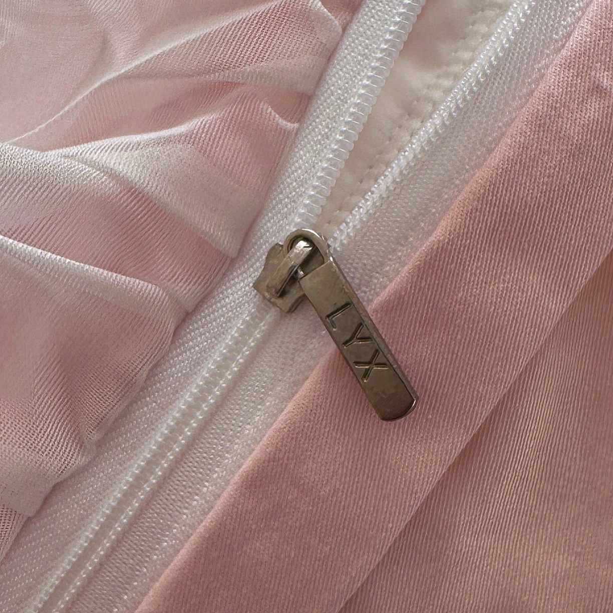 91家纺网 家纺一手货源 找家纺 罗艺轩 2025新款全棉纯棉斜纹工艺床裙四件套 蓝蝴蝶-豆沙