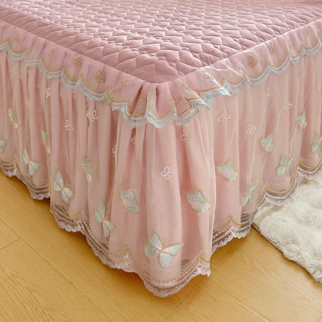 91家纺网 家纺一手货源 找家纺 罗艺轩 2025新款全棉纯棉斜纹工艺床裙四件套 蓝蝴蝶-豆沙