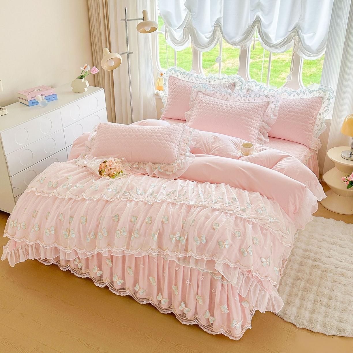 91家纺网 家纺一手货源 找家纺 罗艺轩 2025新款全棉纯棉斜纹工艺床裙四件套 蓝蝴蝶-粉色