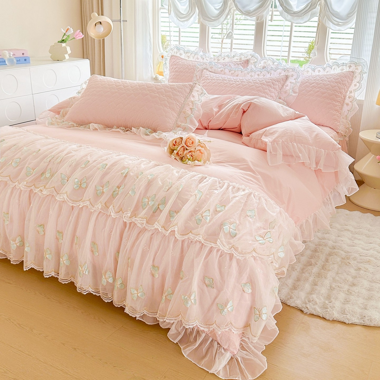 91家纺网 家纺一手货源 找家纺 罗艺轩 2025新款全棉纯棉斜纹工艺床裙四件套 蓝蝴蝶-粉色