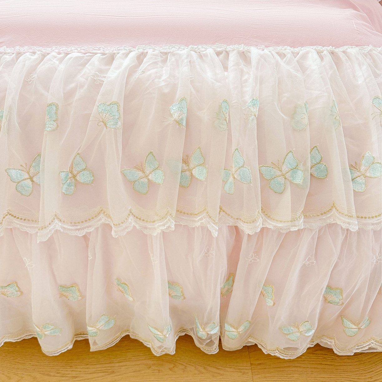 91家纺网 家纺一手货源 找家纺 罗艺轩 2025新款全棉纯棉斜纹工艺床裙四件套 蓝蝴蝶-粉色