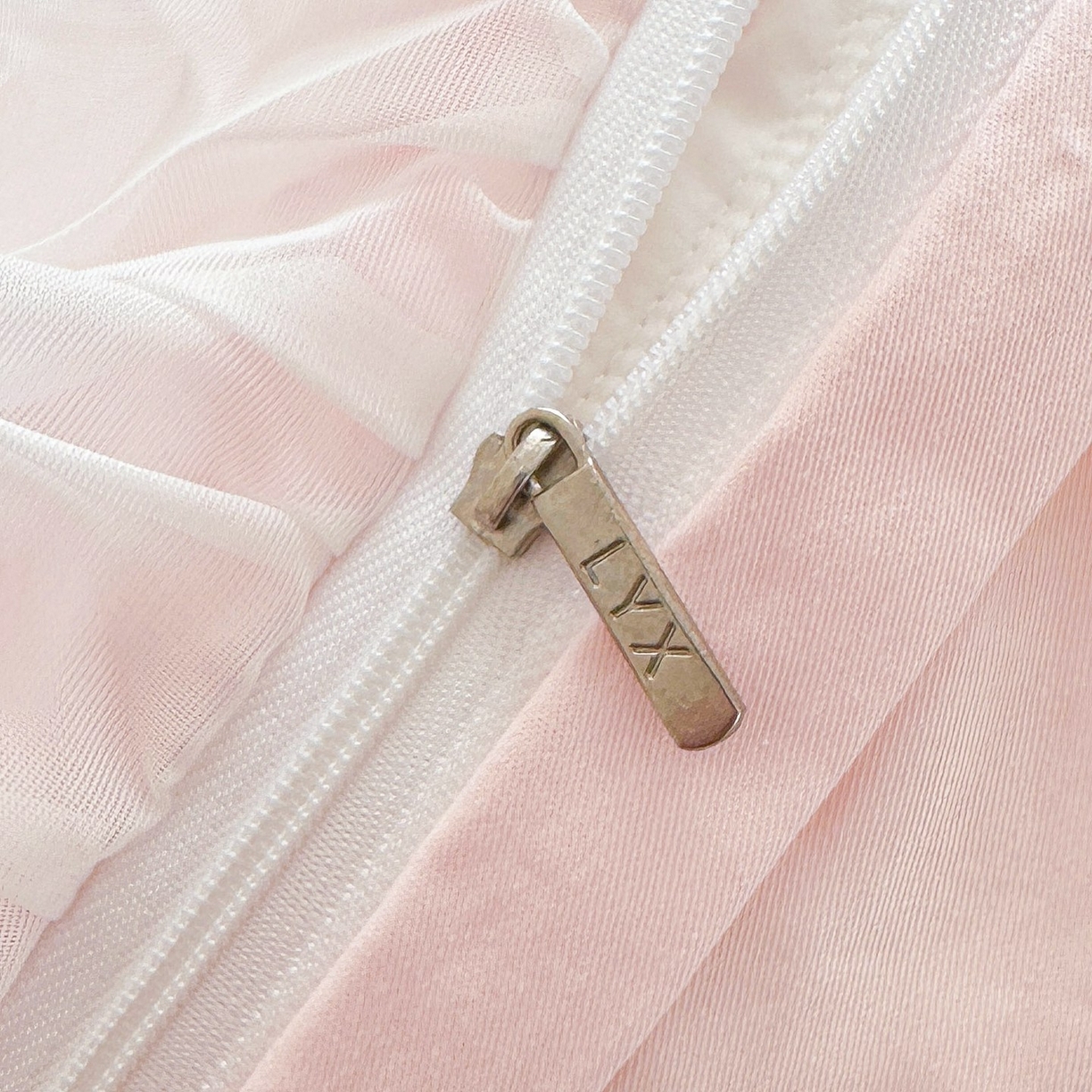 91家纺网 家纺一手货源 找家纺 罗艺轩 2025新款全棉纯棉斜纹工艺床裙四件套 蓝蝴蝶-粉色