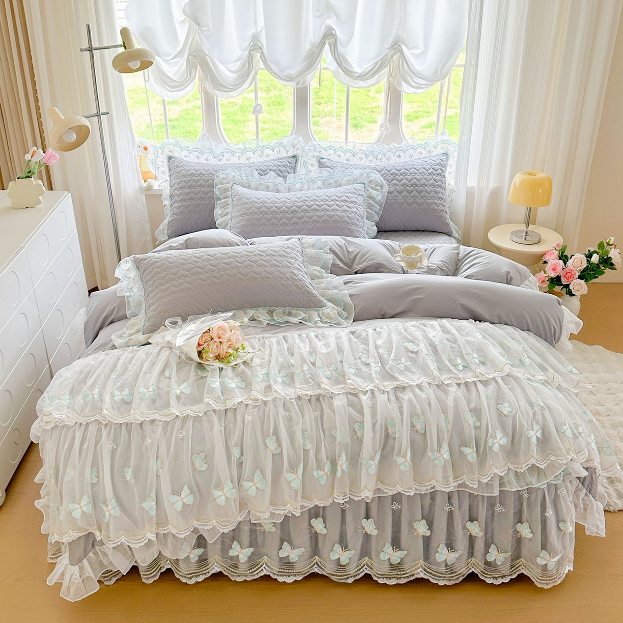 91家纺网 家纺一手货源 找家纺 罗艺轩 2025新款全棉纯棉斜纹工艺床裙四件套 蓝蝴蝶-灰色