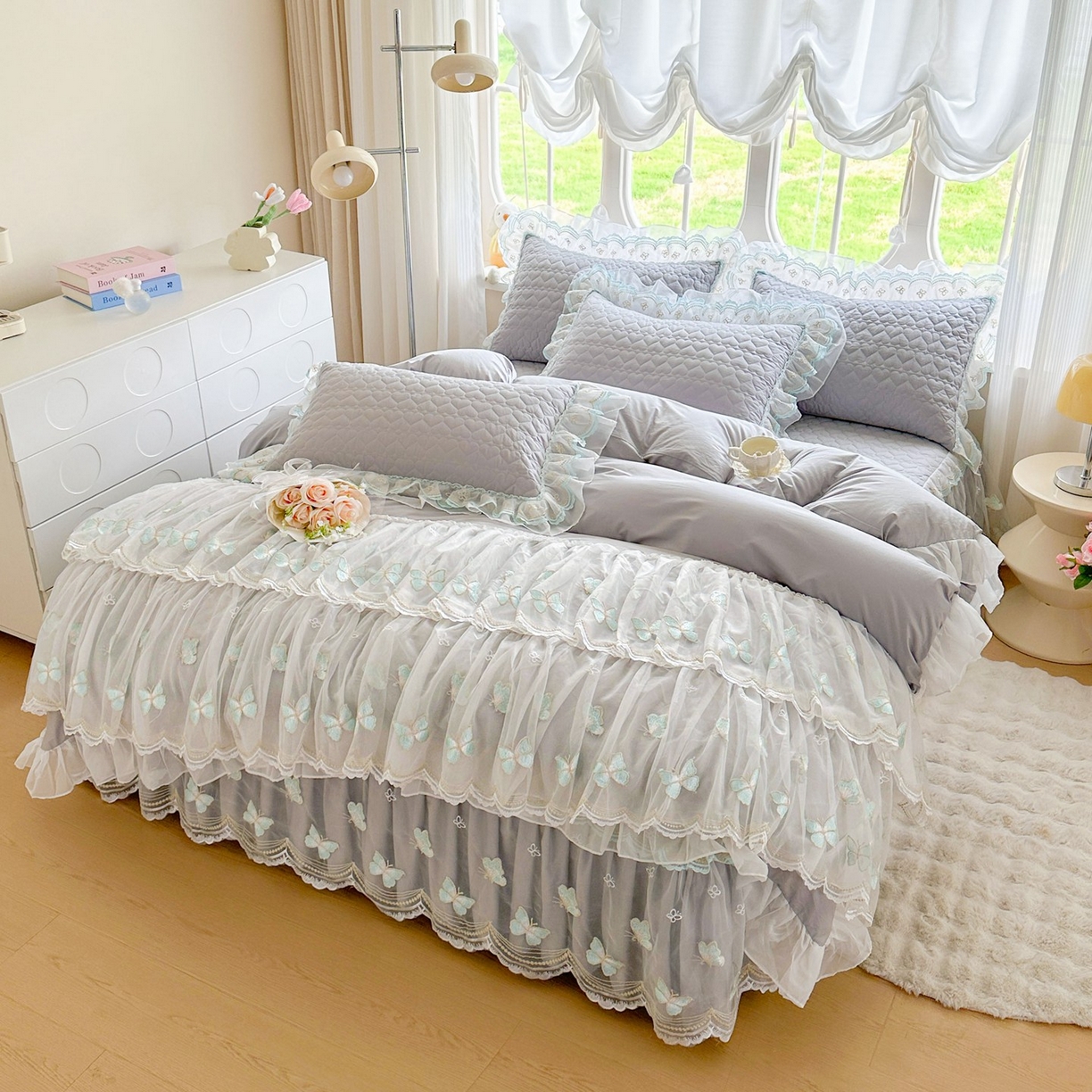 91家纺网 家纺一手货源 找家纺 罗艺轩 2025新款全棉纯棉斜纹工艺床裙四件套 蓝蝴蝶-灰色