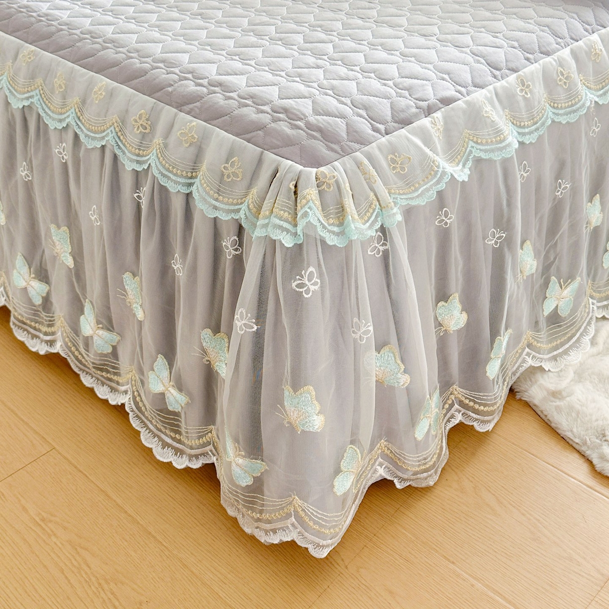 91家纺网 家纺一手货源 找家纺 罗艺轩 2025新款全棉纯棉斜纹工艺床裙四件套 蓝蝴蝶-灰色