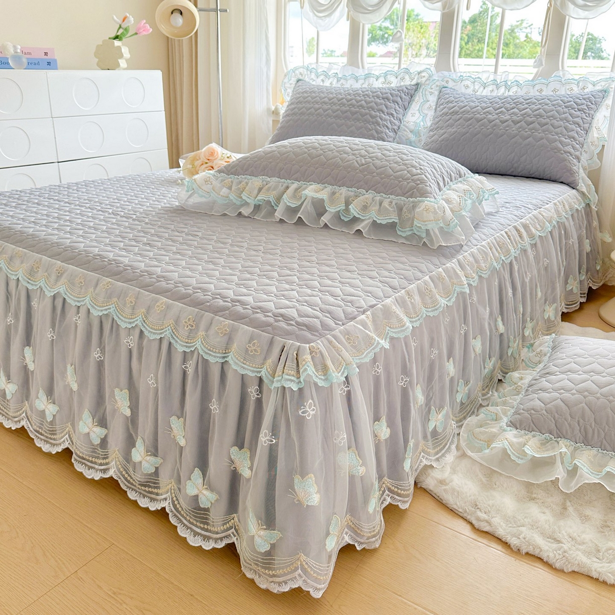 91家纺网 家纺一手货源 找家纺 罗艺轩 2025新款全棉纯棉斜纹工艺床裙四件套 蓝蝴蝶-灰色