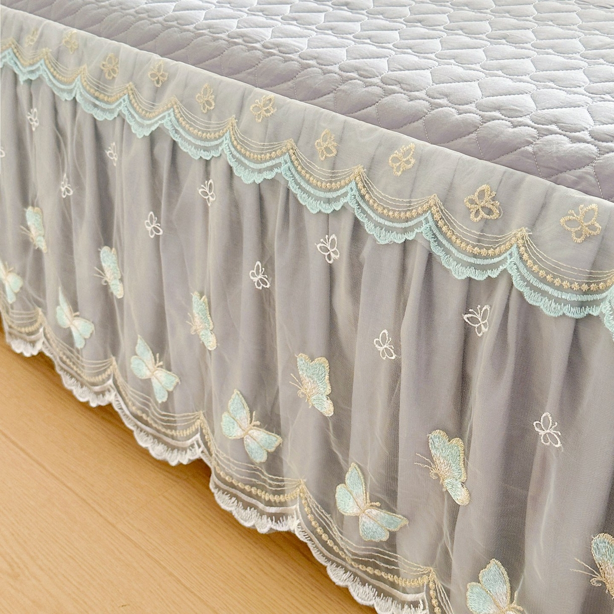 91家纺网 家纺一手货源 找家纺 罗艺轩 2025新款全棉纯棉斜纹工艺床裙四件套 蓝蝴蝶-灰色