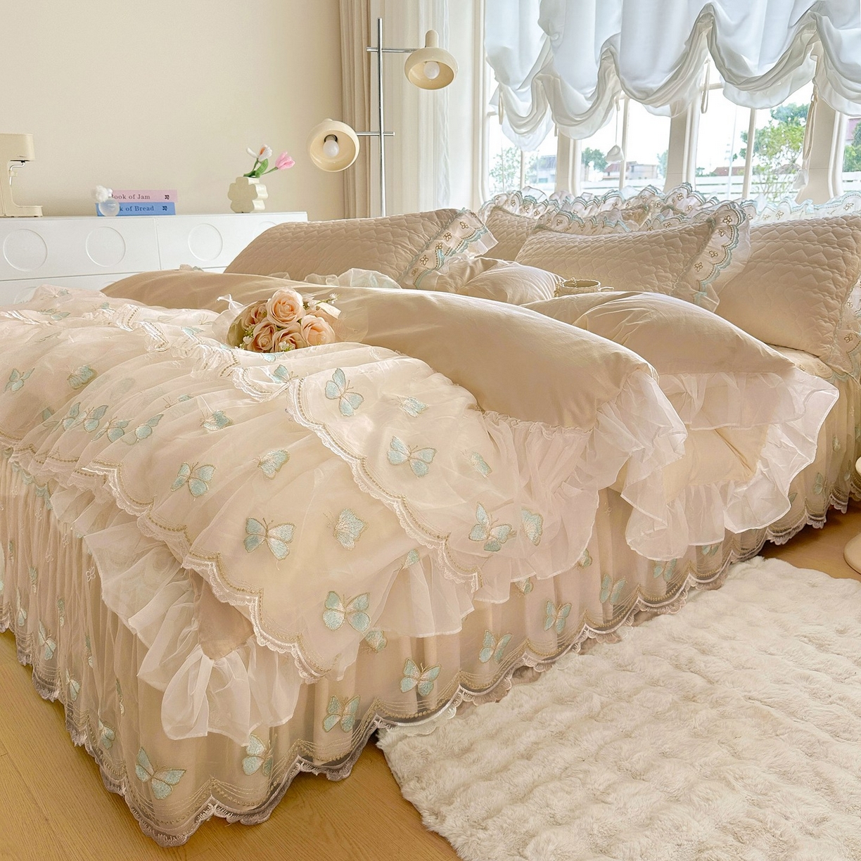 91家纺网 家纺一手货源 找家纺 罗艺轩 2025新款全棉纯棉斜纹工艺床裙四件套 蓝蝴蝶-咖色