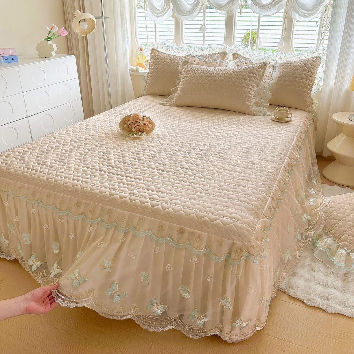 91家纺网 家纺一手货源 找家纺 罗艺轩 2025新款全棉纯棉斜纹工艺床裙四件套 蓝蝴蝶-咖色