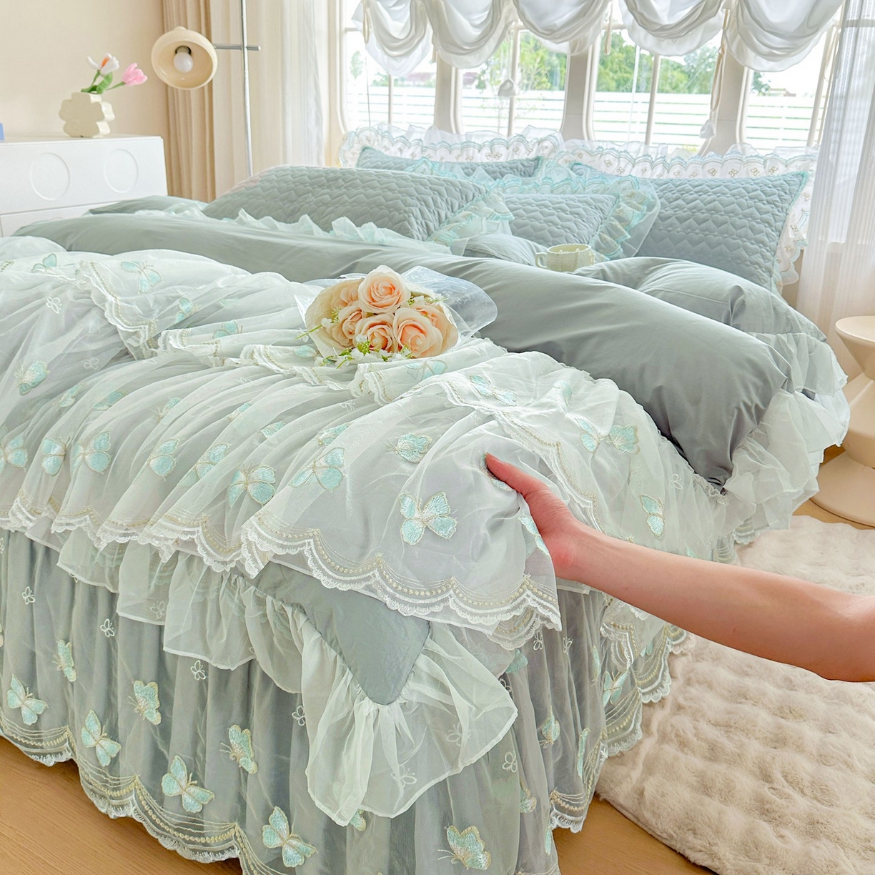 91家纺网 家纺一手货源 找家纺 罗艺轩 2025新款全棉纯棉斜纹工艺床裙四件套 蓝蝴蝶-绿色