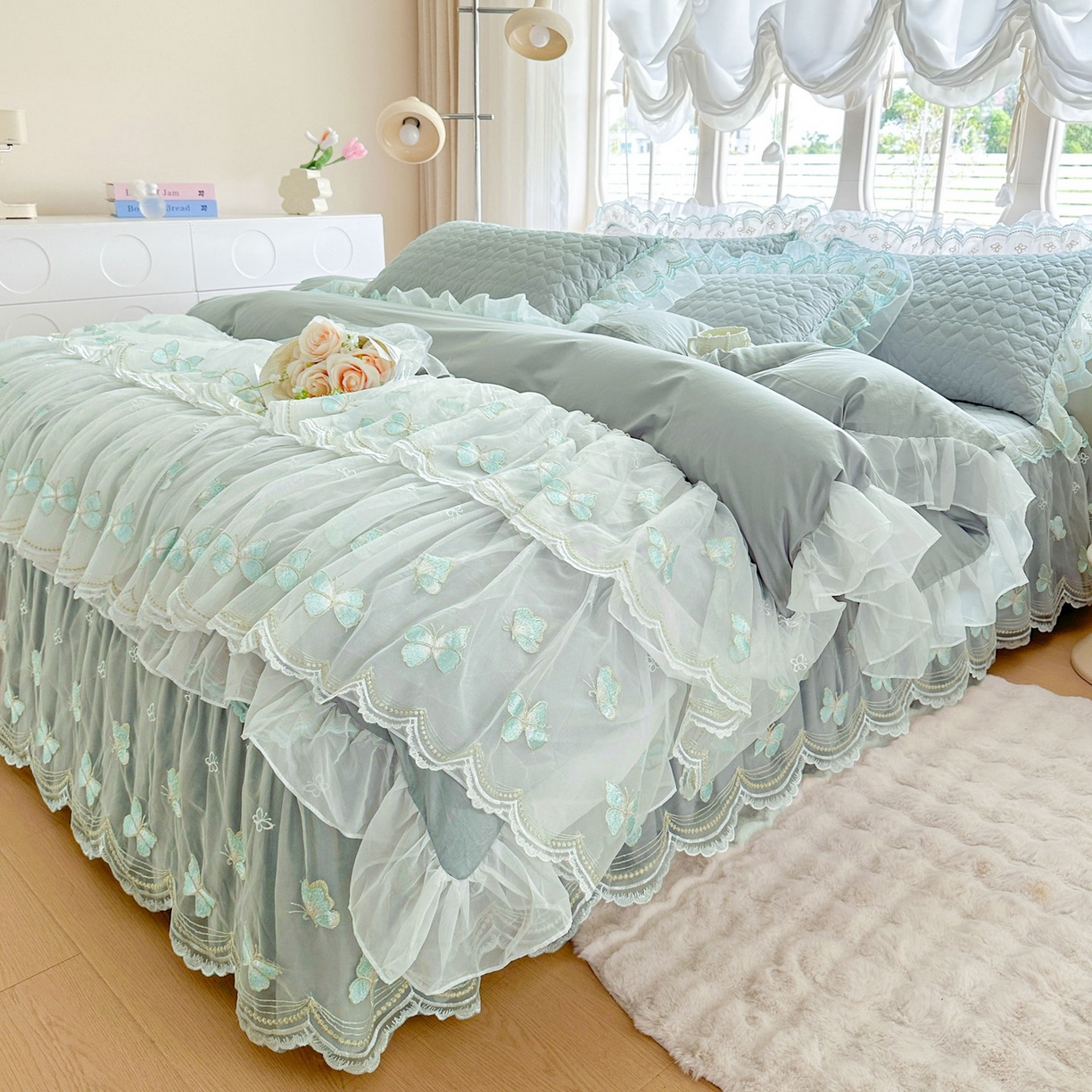 91家纺网 家纺一手货源 找家纺 罗艺轩 2025新款全棉纯棉斜纹工艺床裙四件套 蓝蝴蝶-绿色