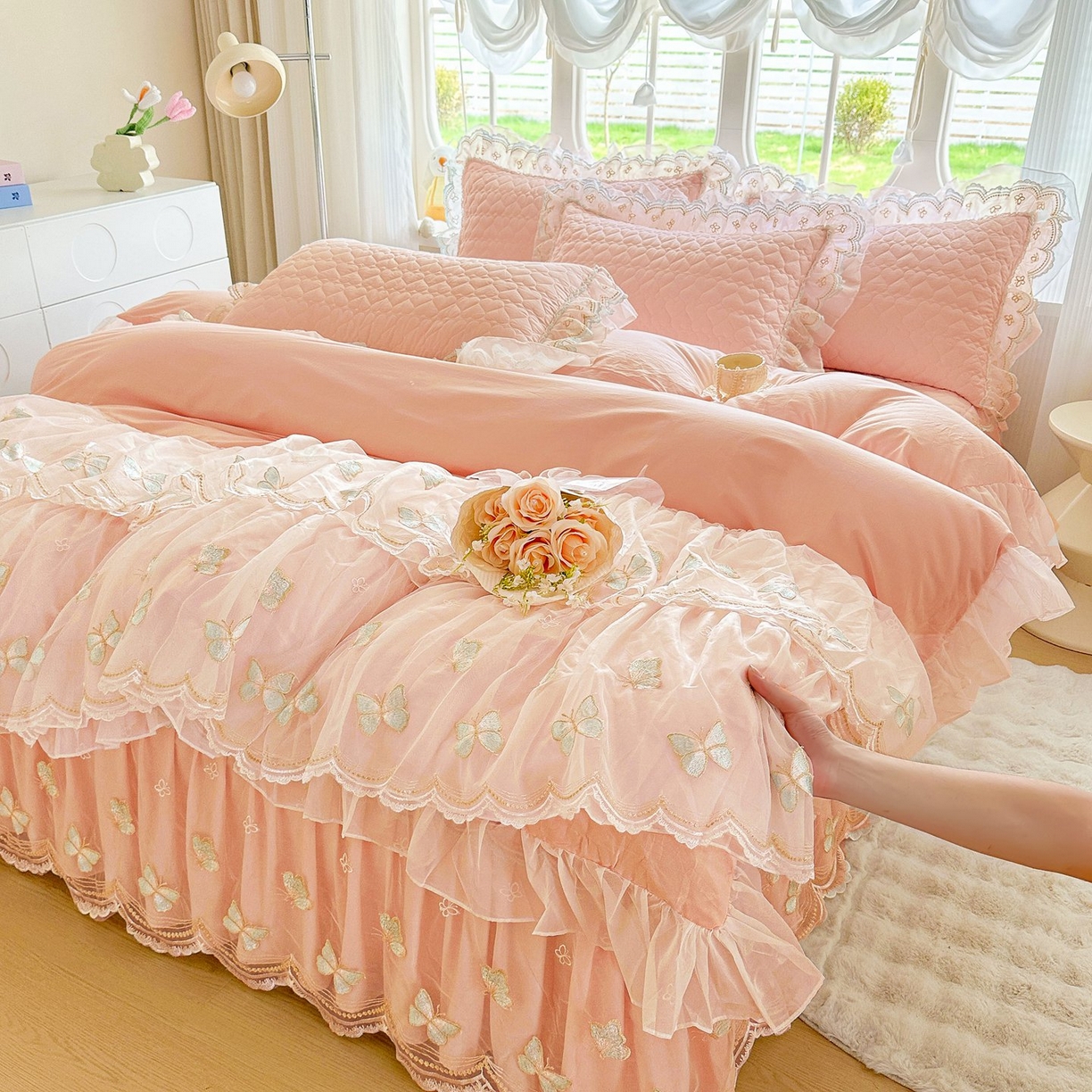 91家纺网 家纺一手货源 找家纺 罗艺轩 2025新款全棉纯棉斜纹工艺床裙四件套 蓝蝴蝶-玉色