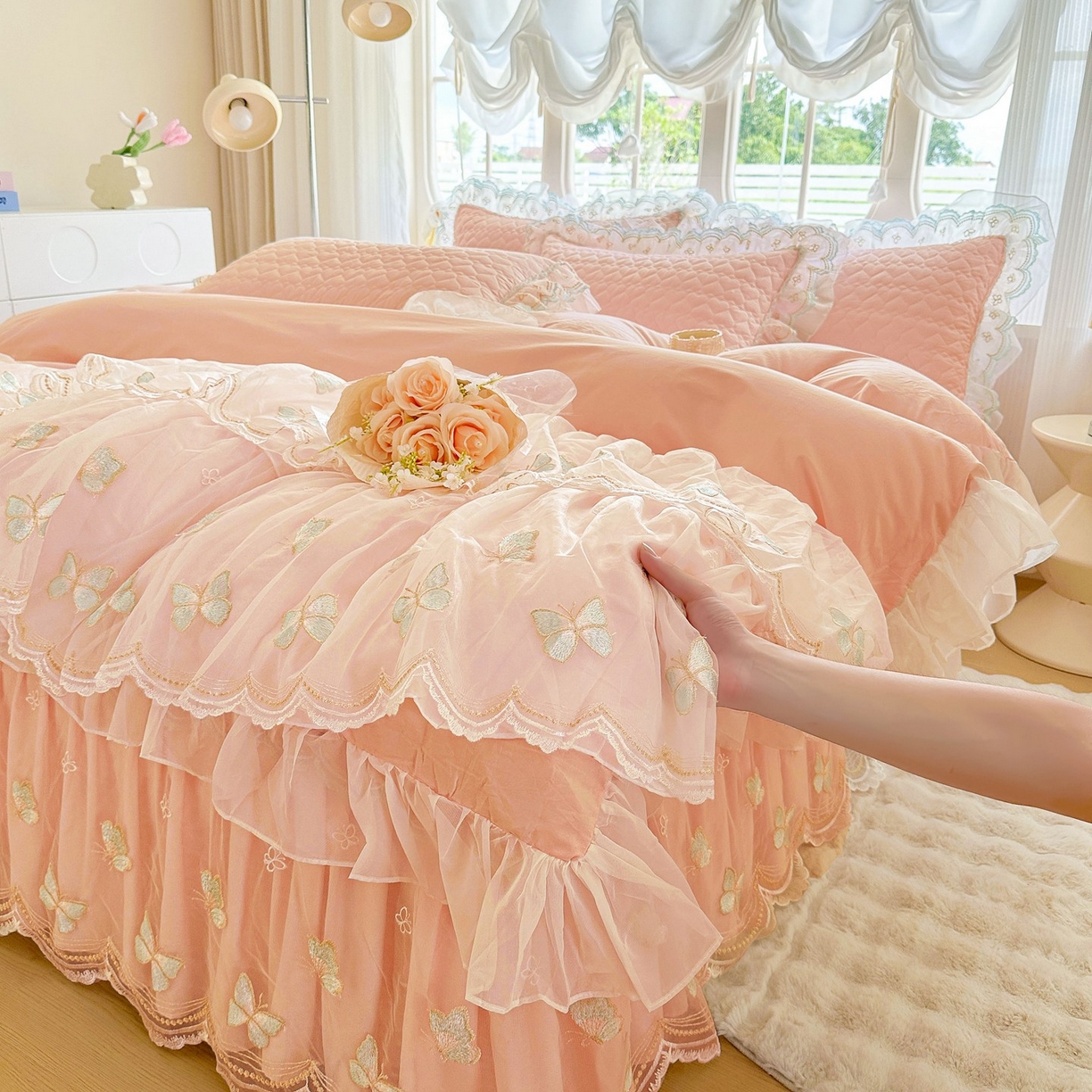 91家纺网 家纺一手货源 找家纺 罗艺轩 2025新款全棉纯棉斜纹工艺床裙四件套 蓝蝴蝶-玉色