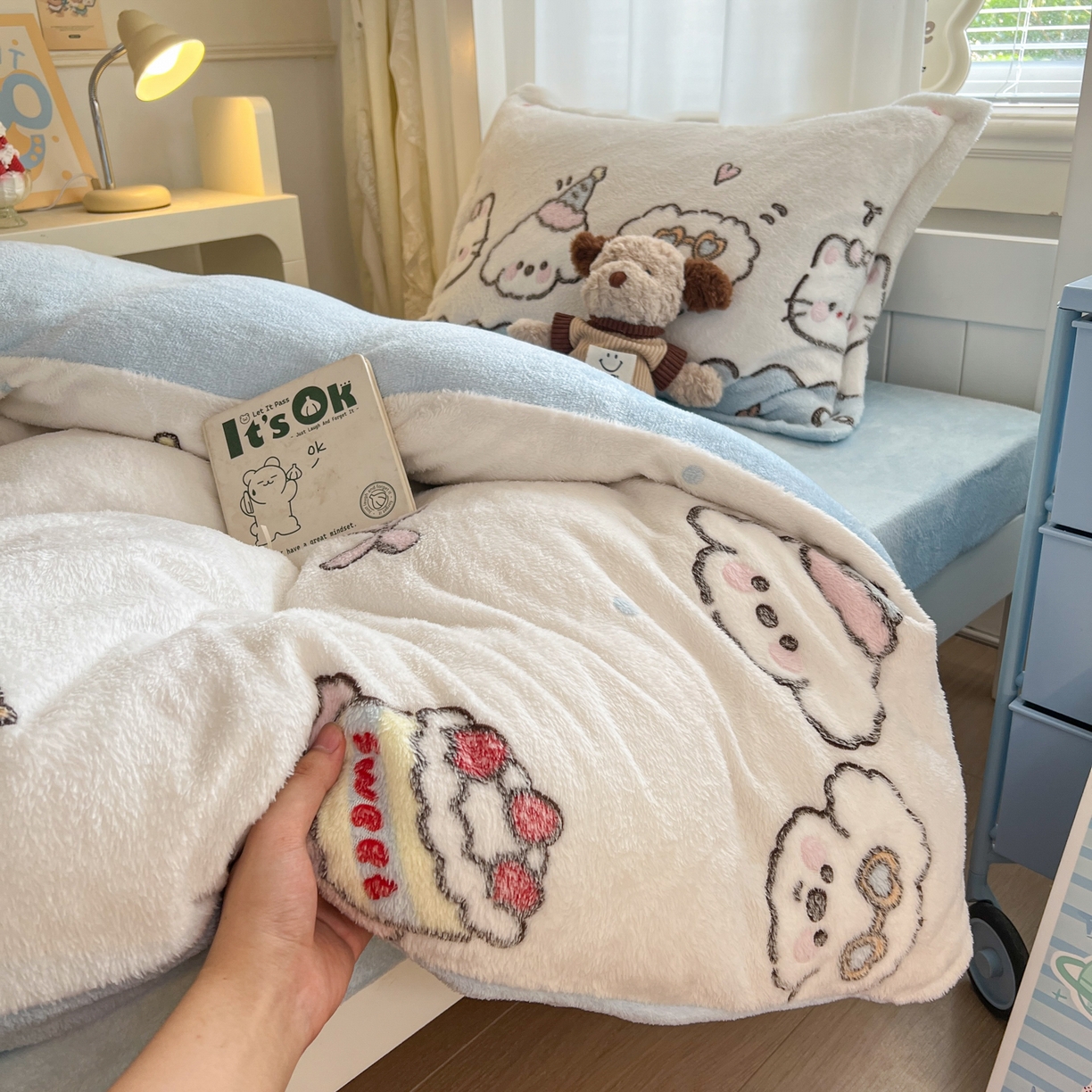 91家纺网 家纺一手货源 找家纺 川悦生活 2025新款雪花绒宿舍床笠款三件套 快乐派对