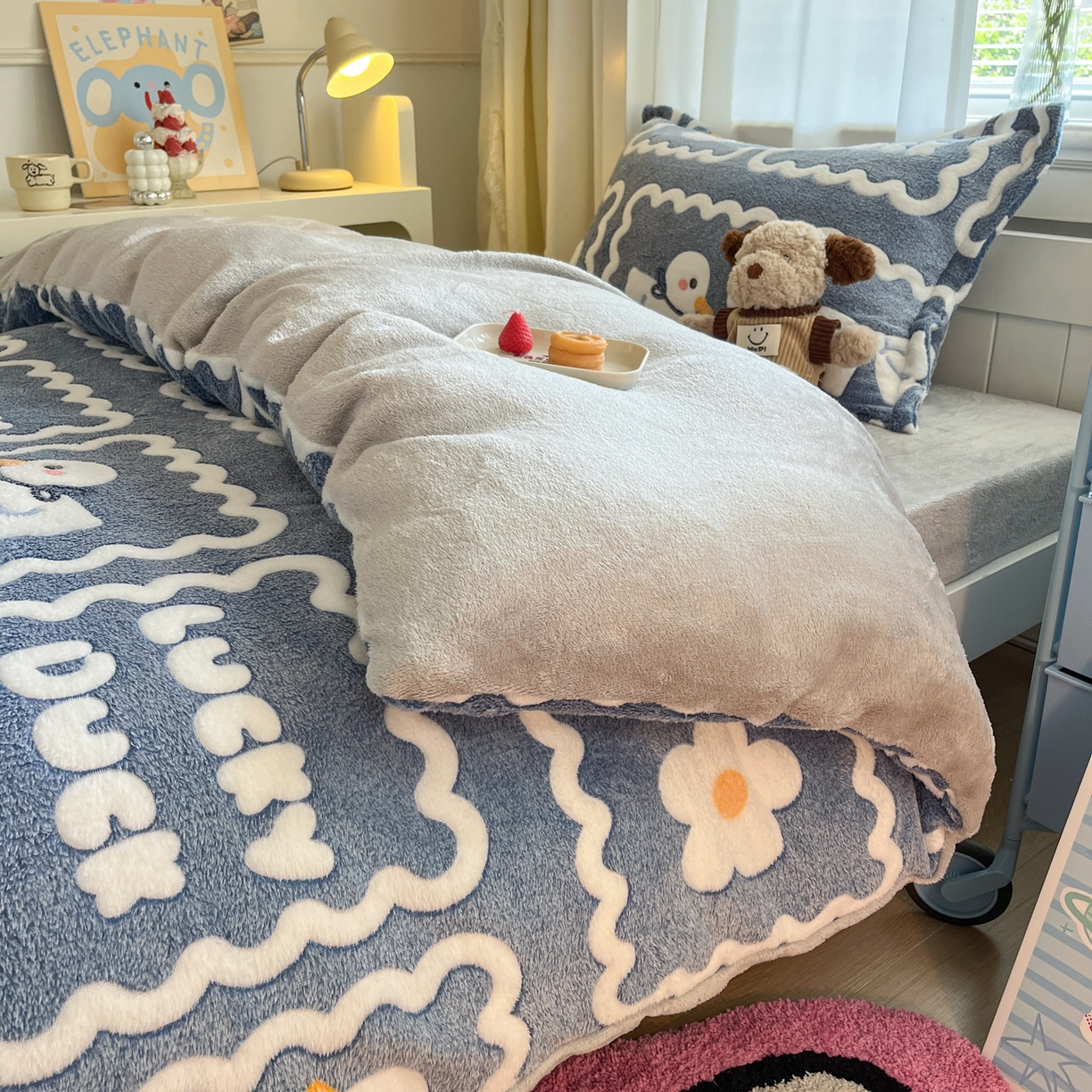 91家纺网 家纺一手货源 找家纺 川悦生活 2025新款雪花绒宿舍床笠款三件套 快乐鸭鸭