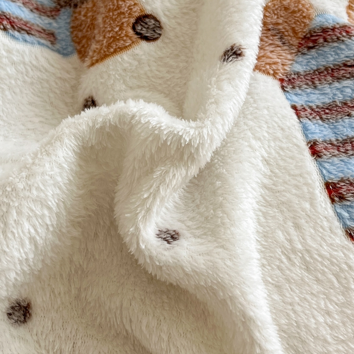 91家纺网 家纺一手货源 找家纺 川悦生活 2025新款雪花绒宿舍床笠款三件套 腊肠小点