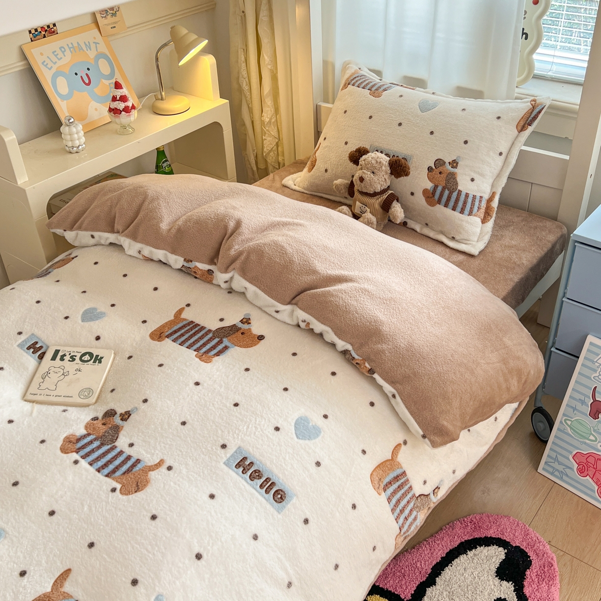 91家纺网 家纺一手货源 找家纺 川悦生活 2025新款雪花绒宿舍床笠款三件套 腊肠小点