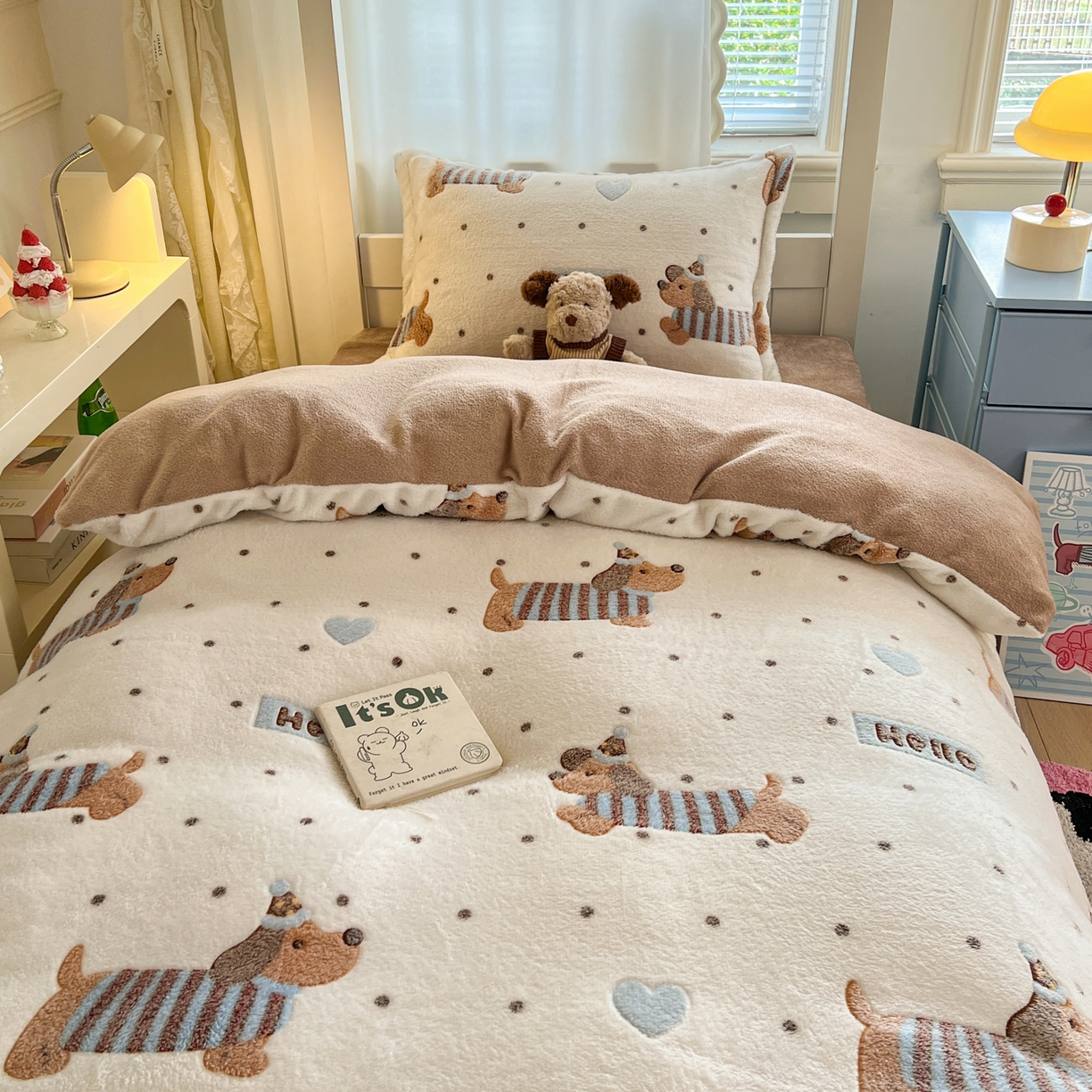 91家纺网 家纺一手货源 找家纺 川悦生活 2025新款雪花绒宿舍床笠款三件套 腊肠小点