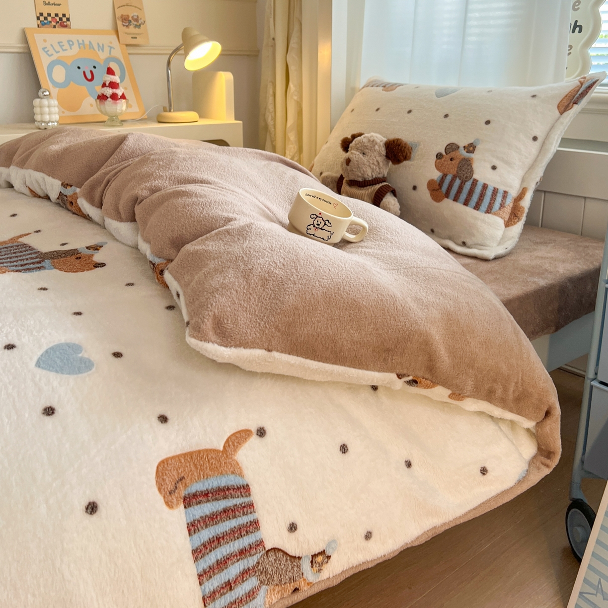 91家纺网 家纺一手货源 找家纺 川悦生活 2025新款雪花绒宿舍床笠款三件套 腊肠小点