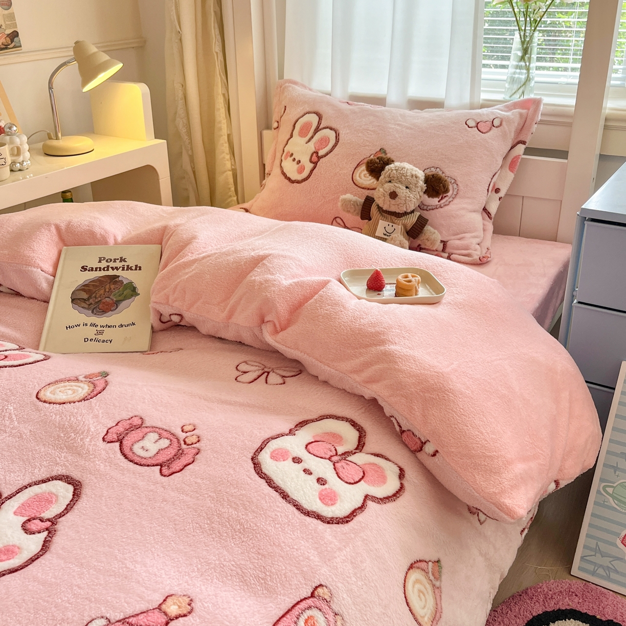 91家纺网 家纺一手货源 找家纺 川悦生活 2025新款雪花绒宿舍床笠款三件套 蜜语奶兔