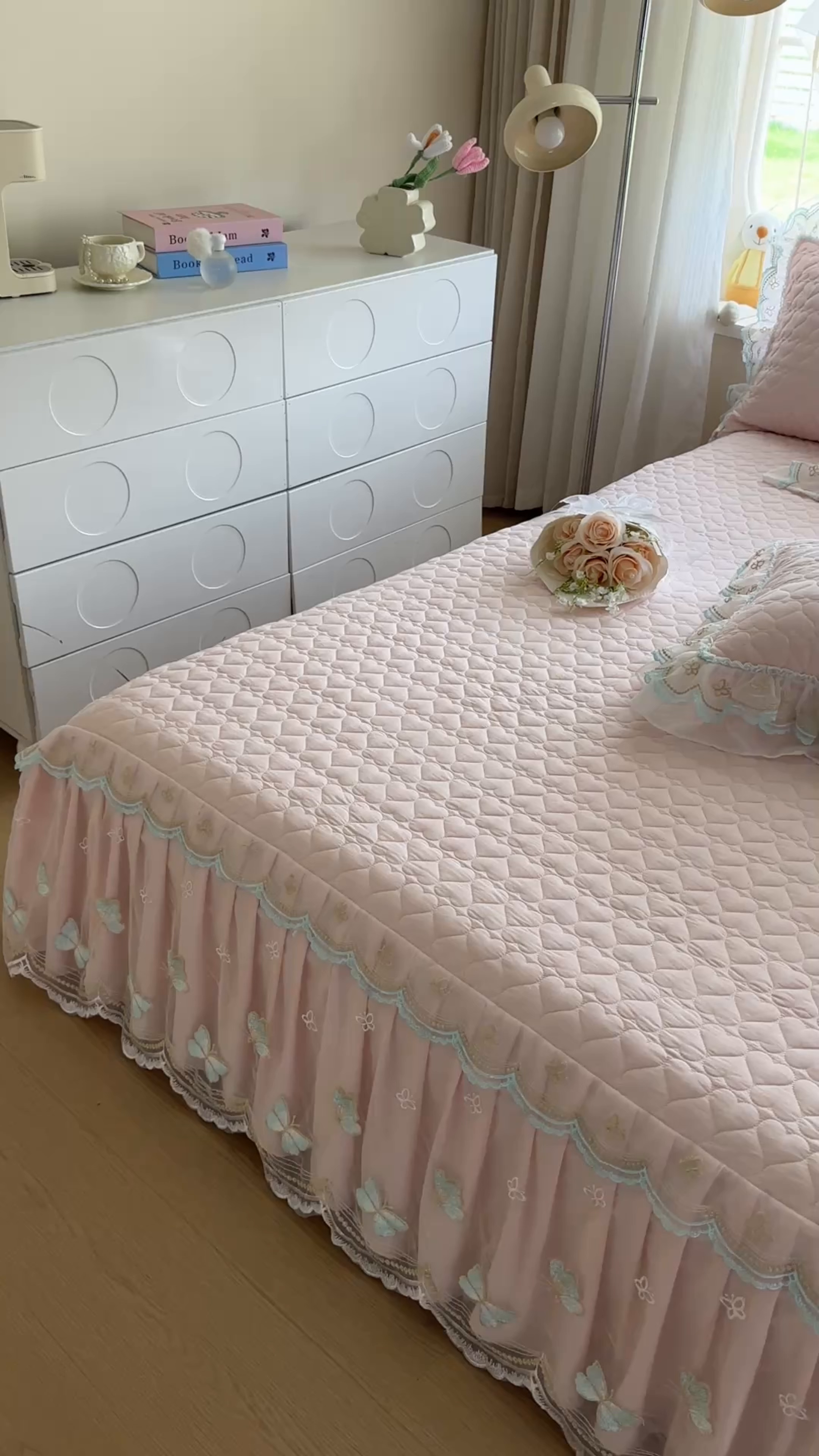 91家纺网 家纺一手货源 找家纺 罗艺轩 2025新款全棉纯棉斜纹花边单床裙床裙单件单品床裙 蓝蝴蝶-粉色