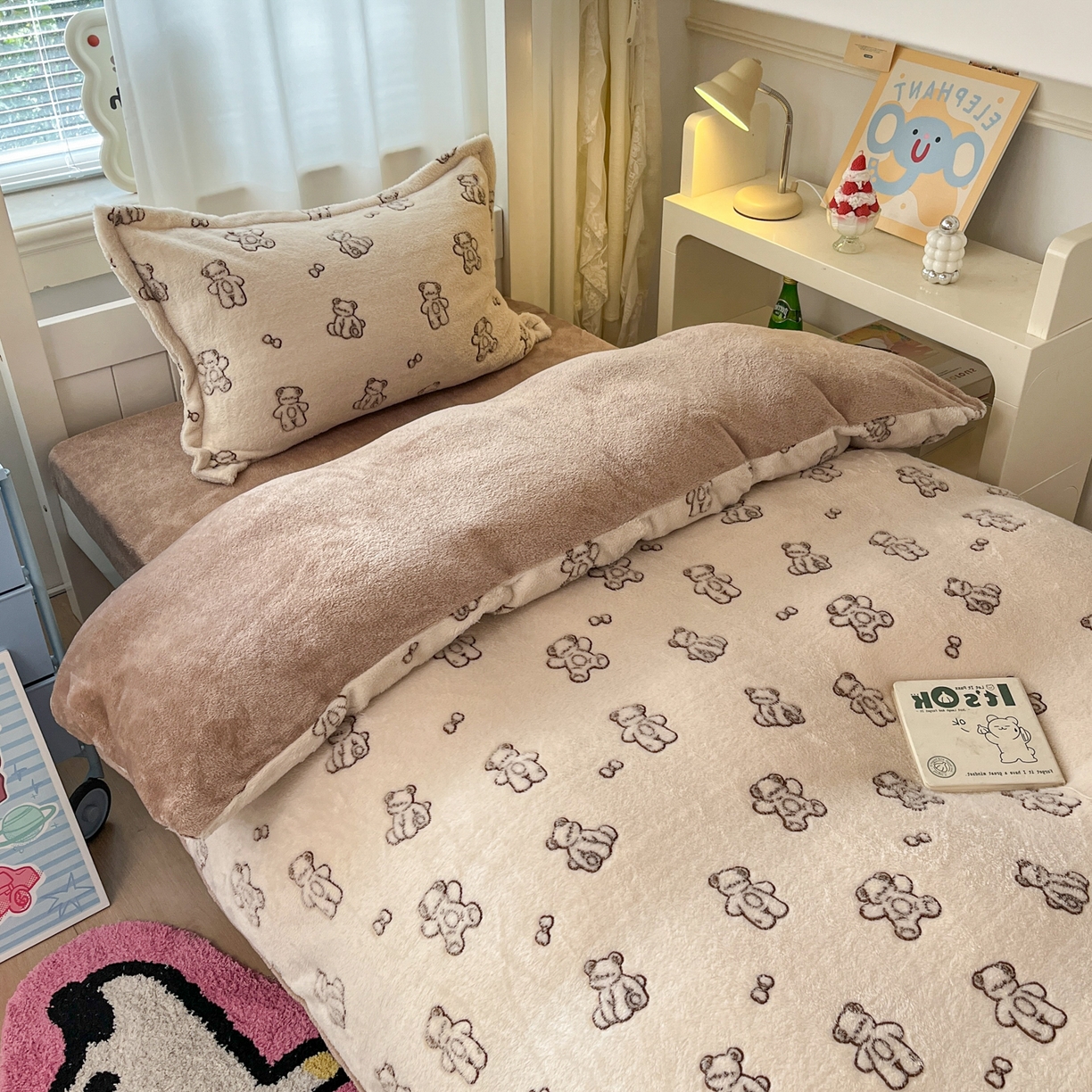 91家纺网 家纺一手货源 找家纺 川悦生活 2025新款雪花绒宿舍床笠款三件套 奶咖小熊