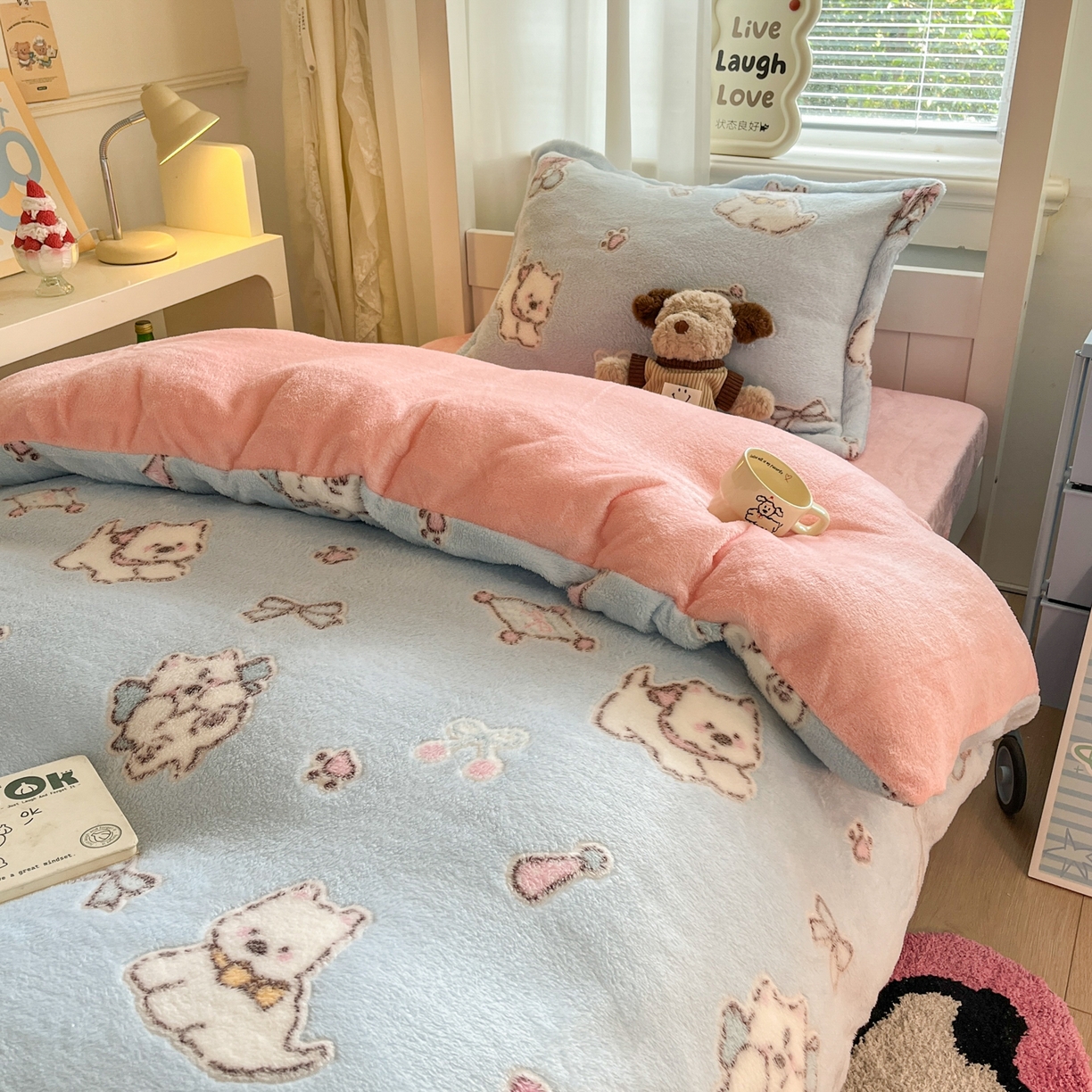 91家纺网 家纺一手货源 找家纺 川悦生活 2025新款雪花绒宿舍床笠款三件套 奶蓝小汪粉