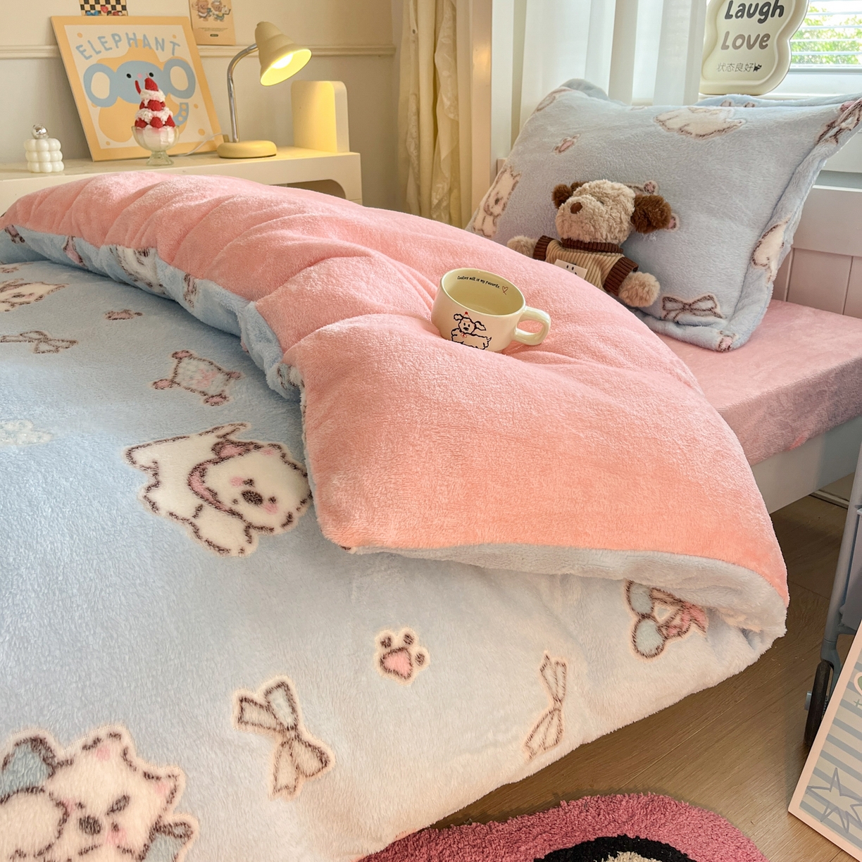 91家纺网 家纺一手货源 找家纺 川悦生活 2025新款雪花绒宿舍床笠款三件套 奶蓝小汪粉