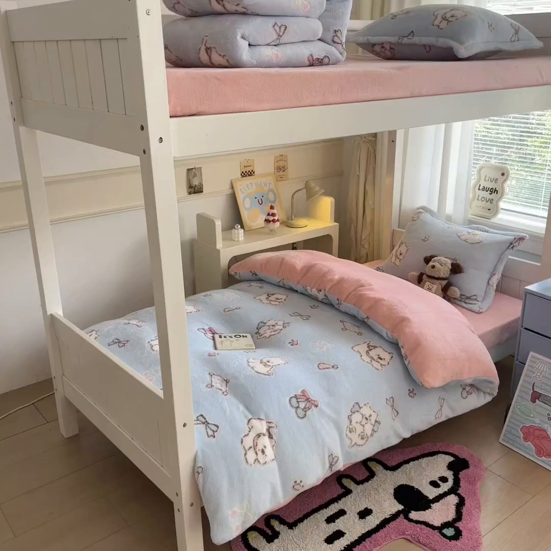 91家纺网 家纺一手货源 找家纺 川悦生活 2025新款雪花绒宿舍床笠款三件套 奶蓝小汪粉