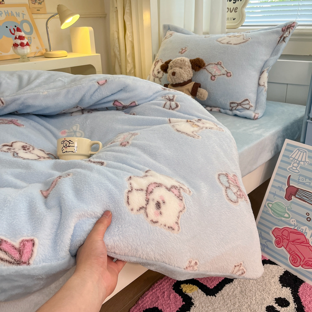 91家纺网 家纺一手货源 找家纺 川悦生活 2025新款雪花绒宿舍床笠款三件套 奶蓝小汪蓝