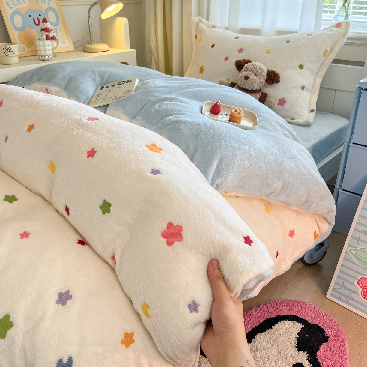 91家纺网 家纺一手货源 找家纺 川悦生活 2025新款雪花绒宿舍床笠款三件套 奶昔星星