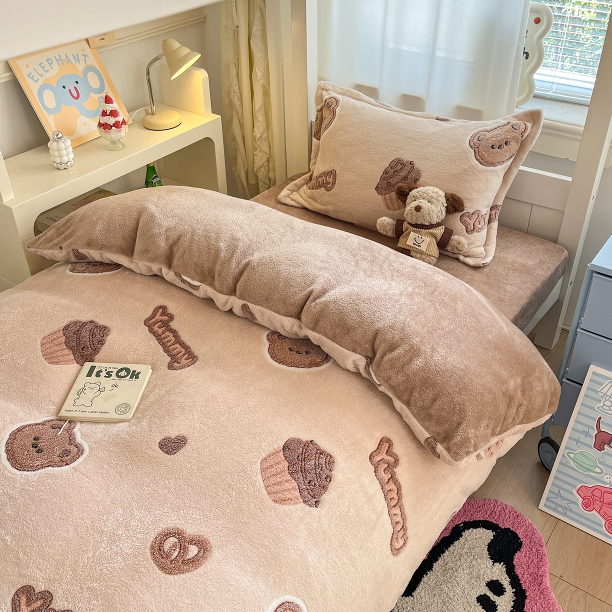 91家纺网 家纺一手货源 找家纺 川悦生活 2025新款雪花绒宿舍床笠款三件套 巧克力熊