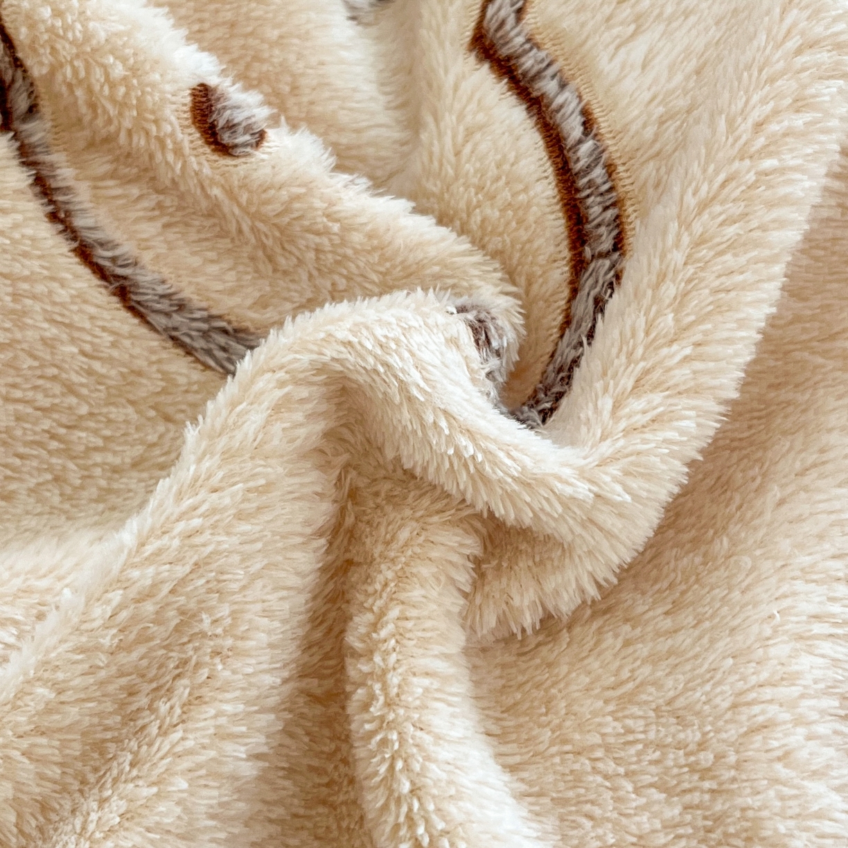 91家纺网 家纺一手货源 找家纺 川悦生活 2025新款雪花绒宿舍床笠款三件套 曲奇小熊