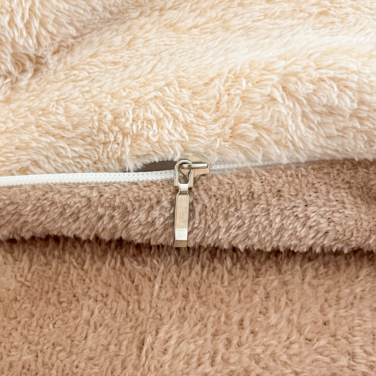 91家纺网 家纺一手货源 找家纺 川悦生活 2025新款雪花绒宿舍床笠款三件套 曲奇小熊