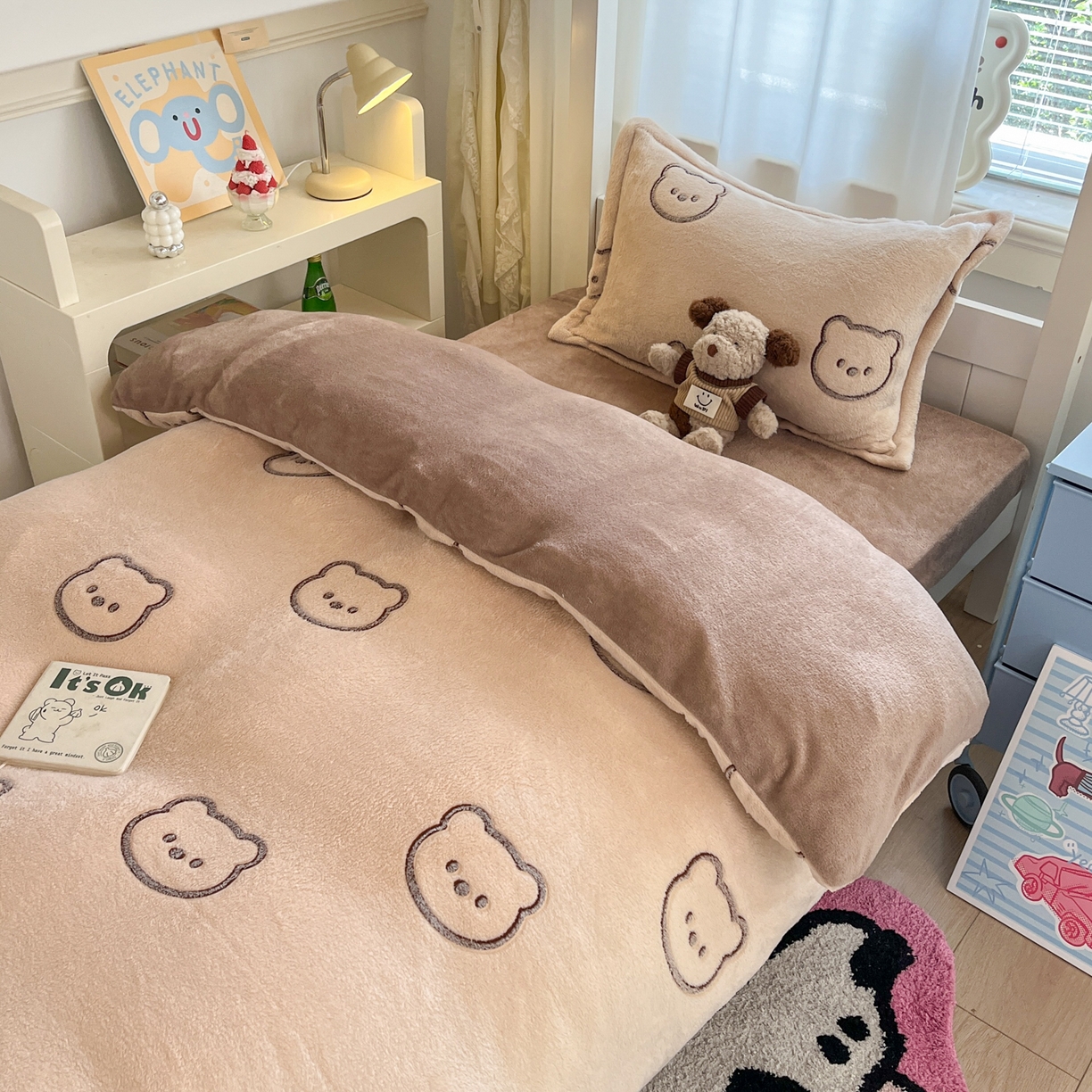 91家纺网 家纺一手货源 找家纺 川悦生活 2025新款雪花绒宿舍床笠款三件套 曲奇小熊