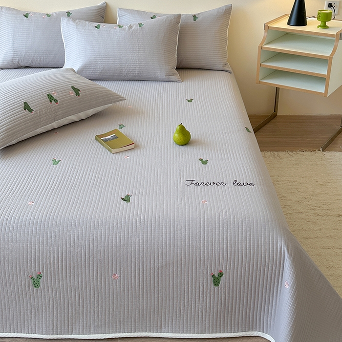 91家纺网 家纺一手货源 找家纺 优悦生活馆 2025新款皱皱纱夹棉刺绣系列床盖 仙人掌-灰