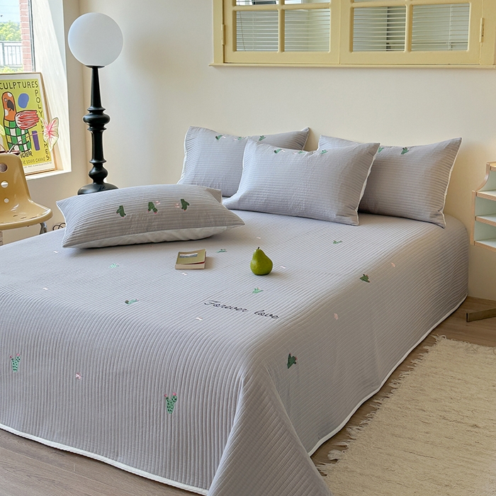 91家纺网 家纺一手货源 找家纺 优悦生活馆 2025新款皱皱纱夹棉刺绣系列床盖 仙人掌-灰