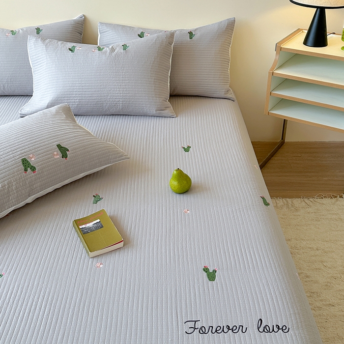 91家纺网 家纺一手货源 找家纺 优悦生活馆 2025新款皱皱纱夹棉刺绣系列床盖 仙人掌-灰