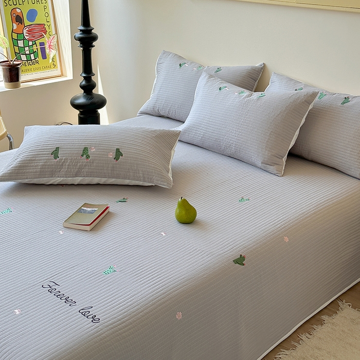 91家纺网 家纺一手货源 找家纺 优悦生活馆 2025新款皱皱纱夹棉刺绣系列床盖 仙人掌-灰