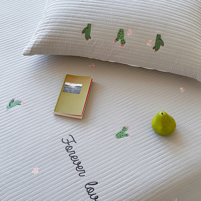 91家纺网 家纺一手货源 找家纺 优悦生活馆 2025新款皱皱纱夹棉刺绣系列床盖 仙人掌-灰