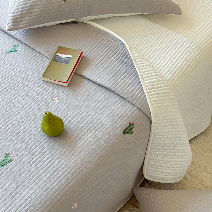 91家纺网 家纺一手货源 找家纺 优悦生活馆 2025新款皱皱纱夹棉刺绣系列床盖 仙人掌-灰