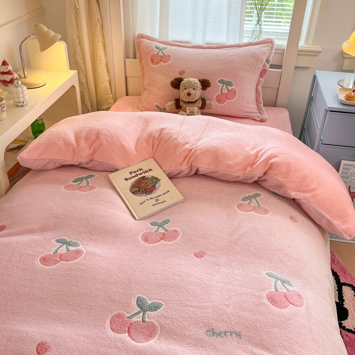 91家纺网 家纺一手货源 找家纺 川悦生活 2025新款雪花绒宿舍床笠款三件套 桃心爱语