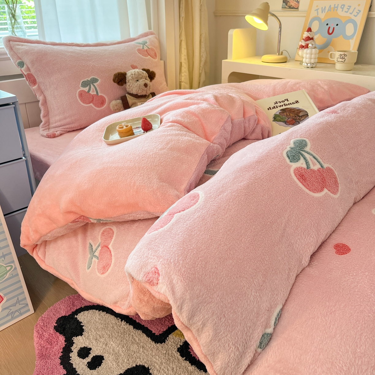 91家纺网 家纺一手货源 找家纺 川悦生活 2025新款雪花绒宿舍床笠款三件套 桃心爱语