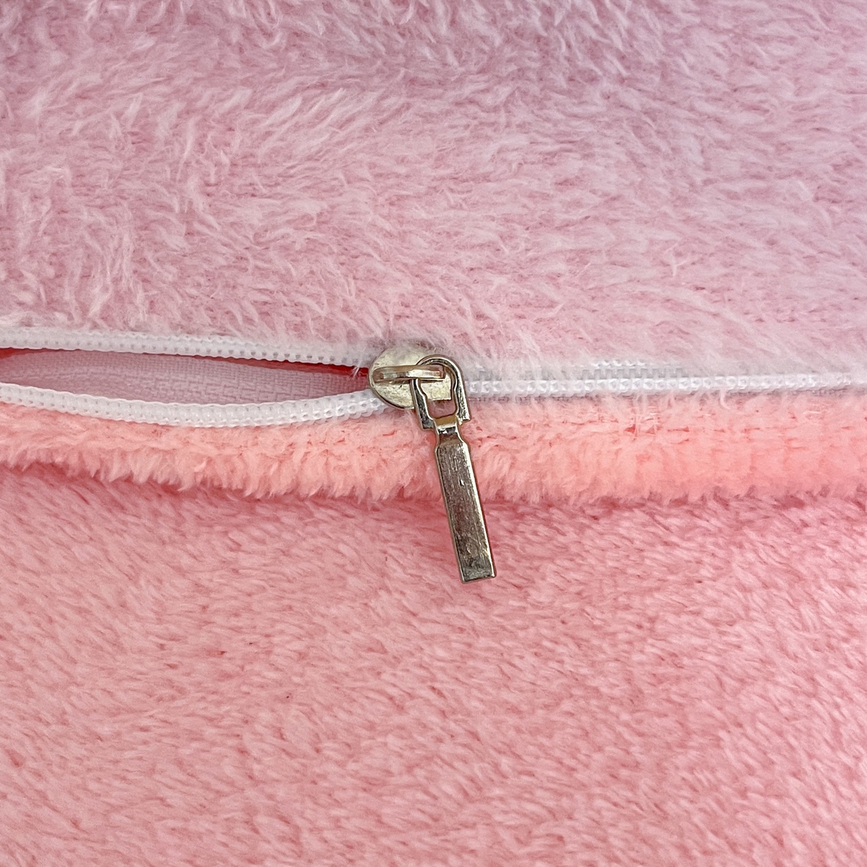 91家纺网 家纺一手货源 找家纺 川悦生活 2025新款雪花绒宿舍床笠款三件套 桃心爱语